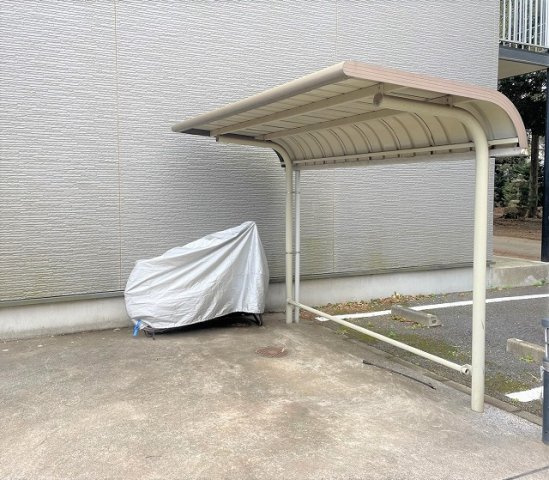 レオパレスグリーンシンフォニーのその他|屋根付き駐輪場