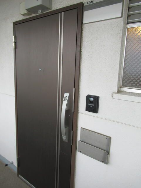 湘南台駅前共同ビルのエントランス