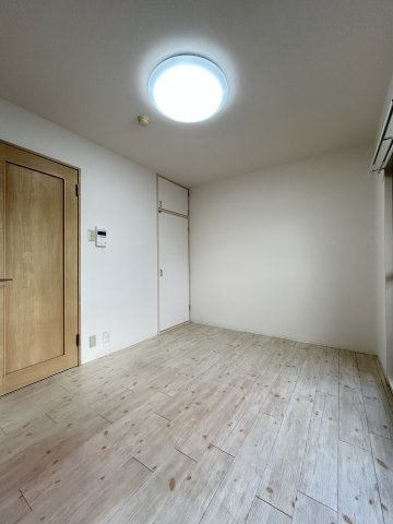 大阪市中央区高津３丁目の賃貸マンションの居間・リビング