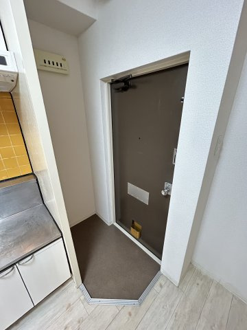 大阪市中央区高津３丁目の賃貸マンションの玄関