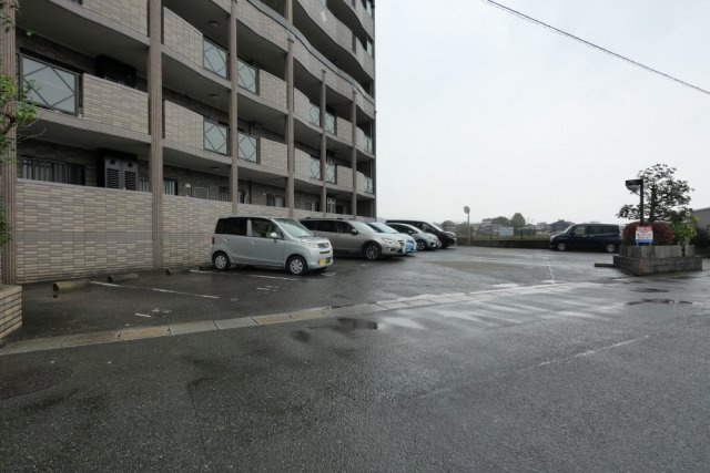 フォーレスト弐番館の駐車場|別号数タイプ