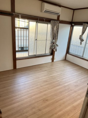 【洋室】 | 古ヶ崎二丁目一戸建 | 落ち着いた色調の洋室です