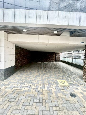 アスリート江坂2番館の駐車場