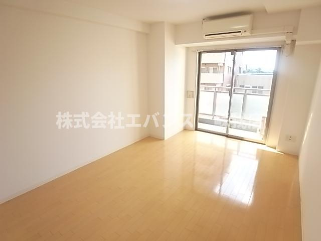 【居間・リビング】 | スカール千葉みなと | おしゃれな居間です