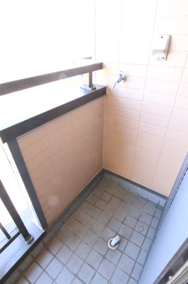 室外洗濯機置き場です♪