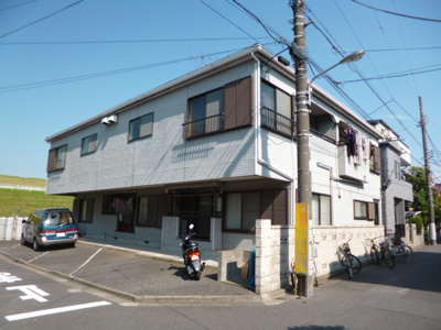 リバーサイドで散歩もすぐ行けます。
