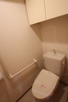 温水洗浄便座付きのおトイレです