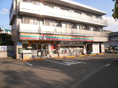 セブン-イレブン 横浜岸根公園店まで450ｍ