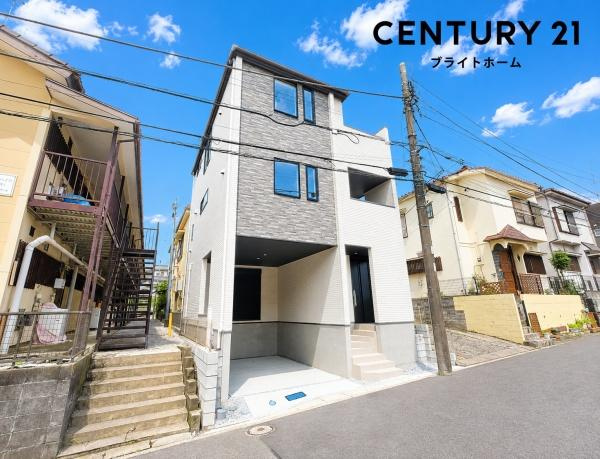 横浜市緑区いぶき野の新築一戸建の前面道路含む現地写真|車通りが少ない為、小さなお子様にも安心です。
是非一度、現地へ起こしください。