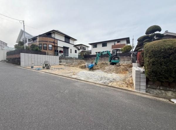 枚方市 東香里 ３丁目　２号棟  新築 一戸建の前面道路含む現地写真