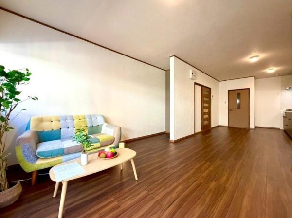 門真市 大池町　中古 戸建ての居間・リビング