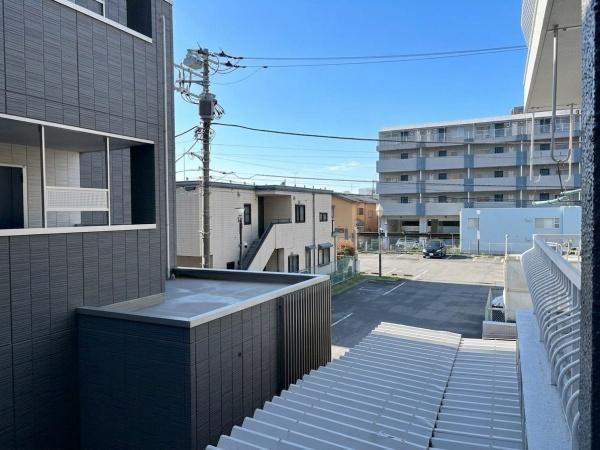 シャンボール相模原のその他|建物の合間から広がる現地からの眺望です。都市的な景観が特徴的な眺望になっています。