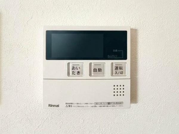 シャンボール相模原のその他|壁にすっきりと設置された操作パネルは見やすい大きなディスプレイが特徴です。シンプルなボタン配置で操作がしやすく毎日の利用時にもストレスがありません。スタイリッシュなデザインが空間になじみます。
