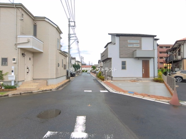 仲介手数料無料　所沢市東狭山ヶ丘3丁目　新築戸建　全7棟の前面道路含む現地写真