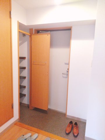 ハイツオレンジBの玄関