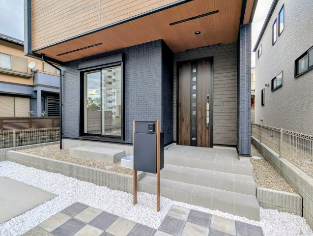瀬戸市原山台8丁目　全2棟の玄関
