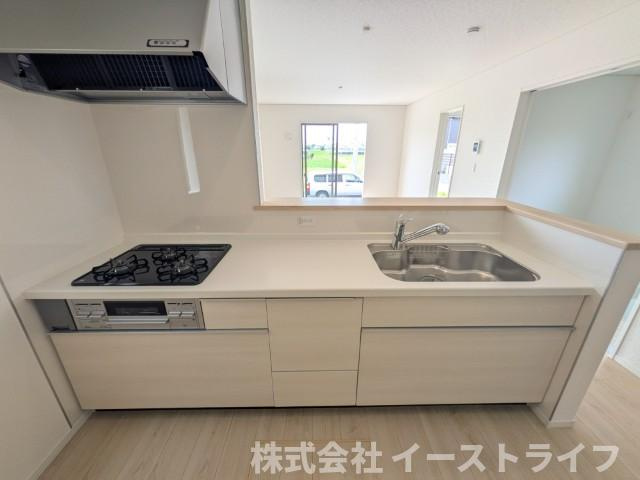 【新築戸建】　いわき市小名浜住吉第5　全4棟のキッチン|1号棟写真　対面式のシステムキッチン。お掃除がしやすいのもシステムキッチンの魅力です(^^)/