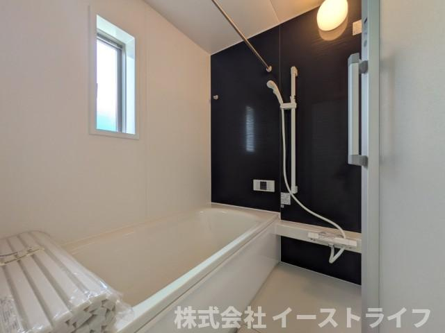 【新築戸建】　いわき市小名浜住吉第5　全4棟の浴室|1号棟写真　リラックスできる雰囲気の浴室です。洗い場が広々としています。浴槽も広くリラックスするには最適です。