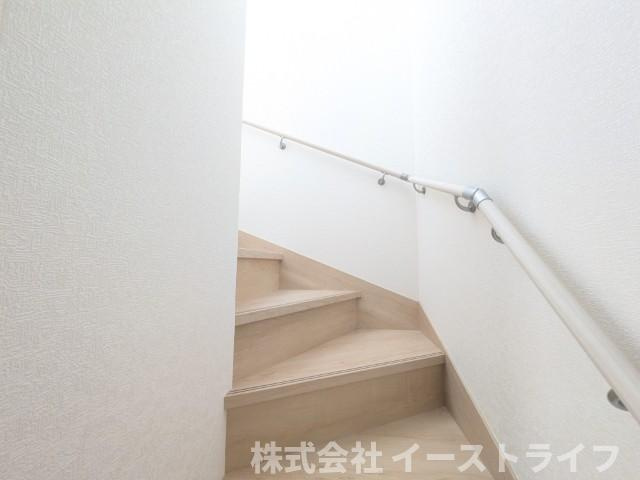 【新築戸建】　いわき市小名浜住吉第5　全4棟の内装|1号棟写真　階段スペースです。手すりが付いているので安心です。