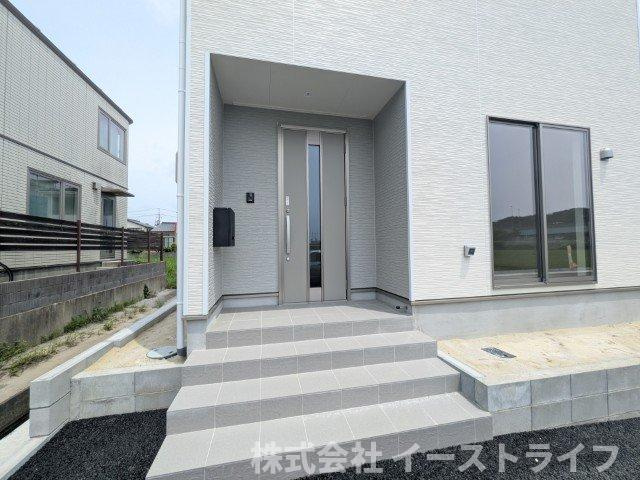 【新築戸建】　いわき市小名浜住吉第5　全4棟の玄関|1号棟写真　玄関ポーチもある落ち着いた玄関です