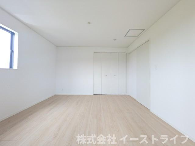 【新築戸建】　いわき市小名浜住吉第5　全4棟の洋室|4号棟写真　洋室は和室と比べて家具を置いたり敷物を敷いたりと、カスタマイズ性が高いので、自分の好みの部屋にしやすいです♪
