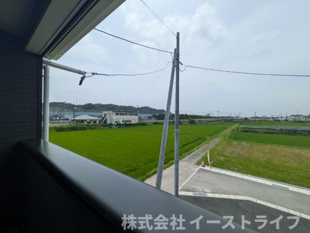 【新築戸建】　いわき市小名浜住吉第5　全4棟のバルコニー|4号棟写真　屋根があるので、雨で洗濯物を干せない…ということもありません。また、天気が良い日だと紫外線が気になるという方も、直射日光を避けることができます。天気に左右されずに済むのが人気です。
