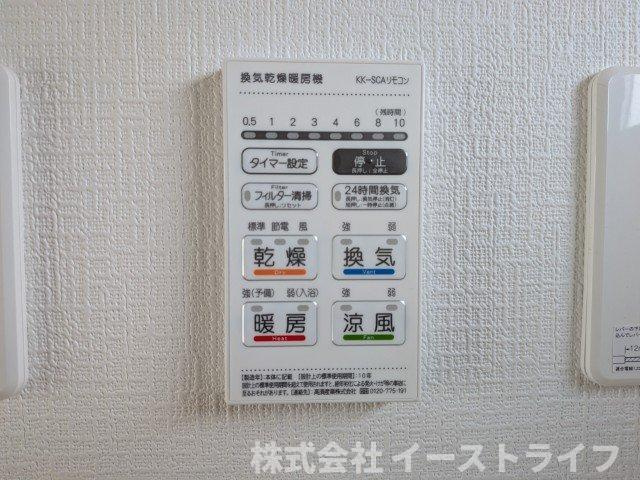 【新築戸建】　いわき市小名浜住吉第5　全4棟の冷暖房・空調設備|4号棟写真　浴室乾燥機付きリモコン