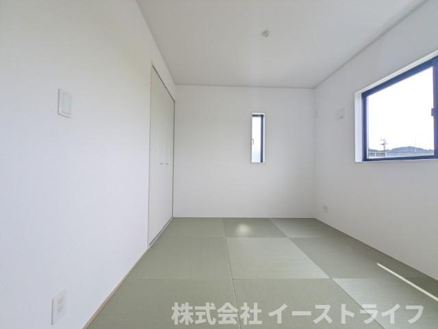 【新築戸建】　いわき市小名浜住吉第5　全4棟の居間・リビング|4号棟写真　広いリビングは、ご家族でゆっくりくつろぎたい方におすすめです。