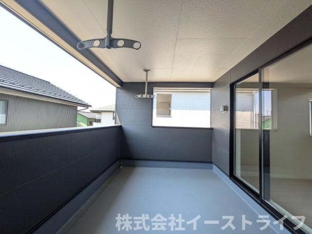 【新築戸建】　いわき市郷ヶ丘第9　全2棟のバルコニー|2号棟写真　インナーバルコニーは広々としていてお洗濯が楽ちんです。また日当たりを好む植物を育てるにはぴったりの空間なので、ガーデニングの場としても楽しむことができます◎