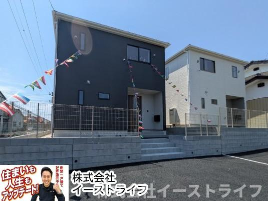 【新築戸建】　いわき市郷ヶ丘第9　全2棟の外観|1,2号棟外観写真　手前の黒い外壁の建物が2号棟になります