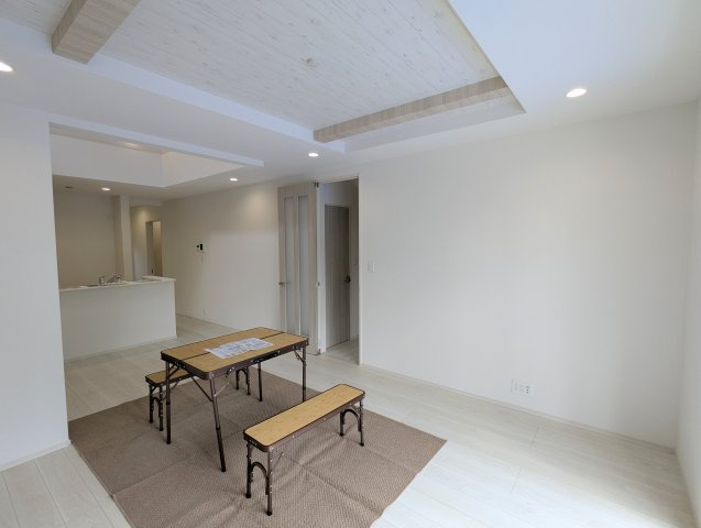 瀬戸市原山台8丁目　全2棟の居間・リビング