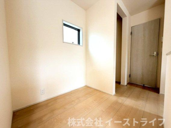 【新築戸建】　いわき市常磐上湯長谷町第2　長期優良住宅のその他共用部分|キッチン近くにスタディスペースがあります。机といすを置けば、家事をしながらお子様の宿題の見守りができます。他にも読書スペースにしたり、収納棚を置いて収納スペースにすることも◎