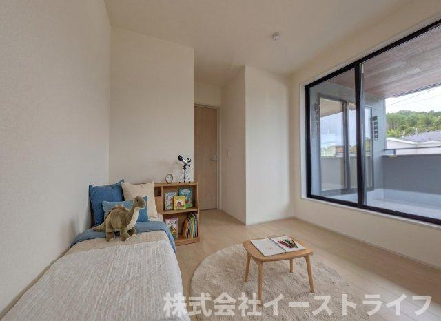【新築戸建】　いわき市平南白土2期　長期優良住宅の子供部屋|1号棟の子供部屋に家具を配置したイメージ画像です。※本画像はCGで作成しており、実際に現地に 家具は置かれておりません。また、価格に 家具は含まれておりません。