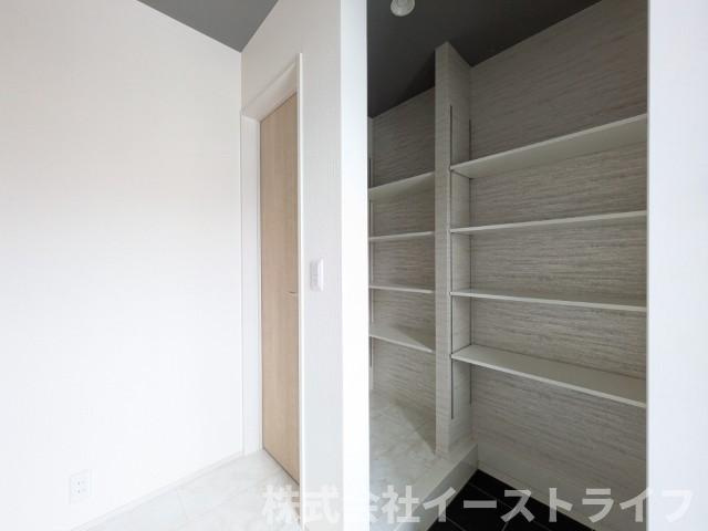 【新築戸建】　いわき市平南白土2期　長期優良住宅の玄関|1号棟写真シューズクロークが設置されています。靴以外のものが収納できるので、お子様の遊び道具などもすっきり整理ができます。