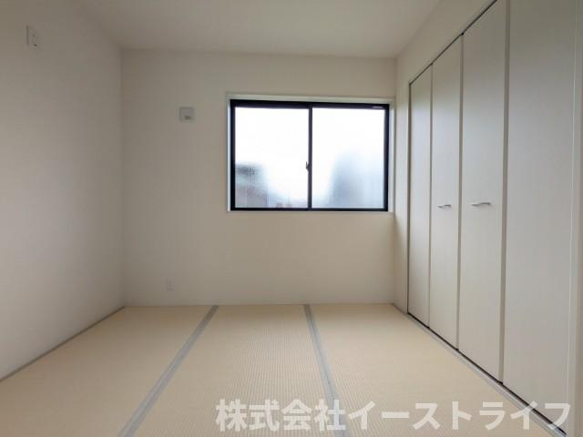 【新築戸建】　いわき市平南白土2期　長期優良住宅の和室|1号棟写真　リビング隣の和室はお子様の遊び場として◎来客時も重宝します！