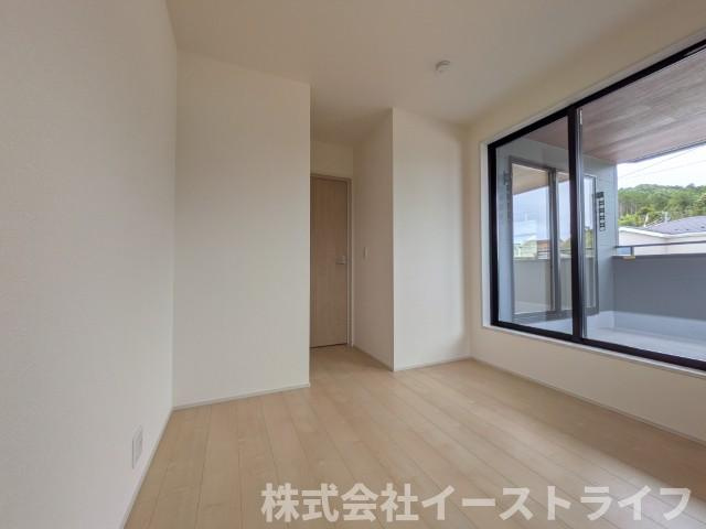 【新築戸建】　いわき市平南白土2期　長期優良住宅の子供部屋|1号棟写真　フローリングのお部屋は耐久性があり傷がつきにくいので、一般的な使用ではメンテナンスはあまり必要ありません。また、汚れたらさっと拭き取るだけで、キレイな状態を保つことができます。