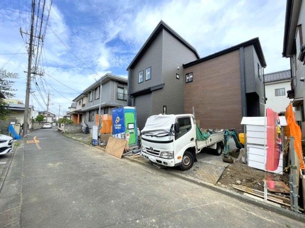 仲介手数料無料　所沢市小手指南2丁目　新築戸建　全1棟の前面道路含む現地写真