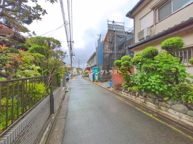 仲介手数料無料　所沢市小手指南2丁目　新築戸建　全1棟の前面道路含む現地写真