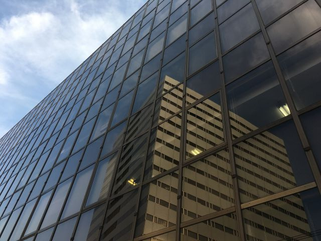 横浜西口加藤ビルの外観
