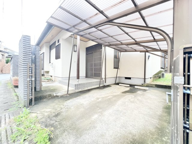 四街道市和良比貸家の玄関