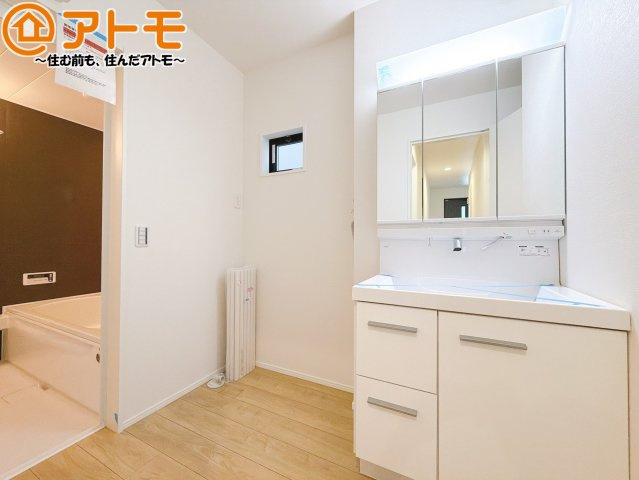 【独立洗面台】 | 駿河区新川2期　新築戸建　全1棟 | 壁付け水栓の洗面台は水垢がたまりにくく、お掃除がしやすいですね♪