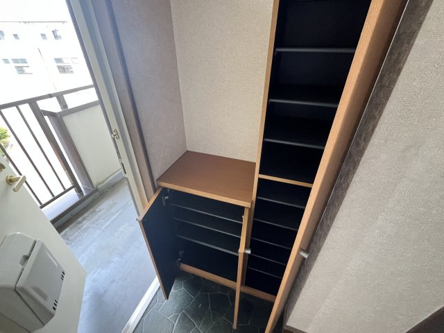 フォンテーヌのバルコニー|シューズボックスです