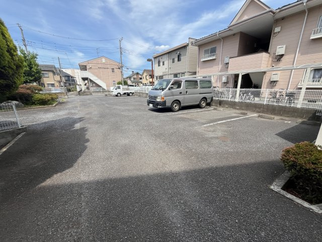 フォンテーヌの駐車場