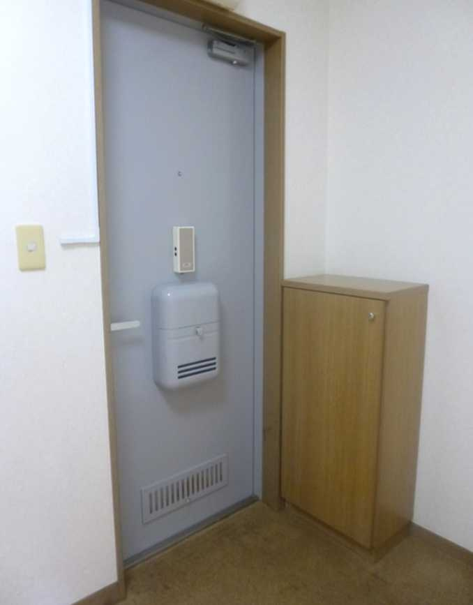 セブン駒大　最上階　角部屋　単身者さんオススメの玄関