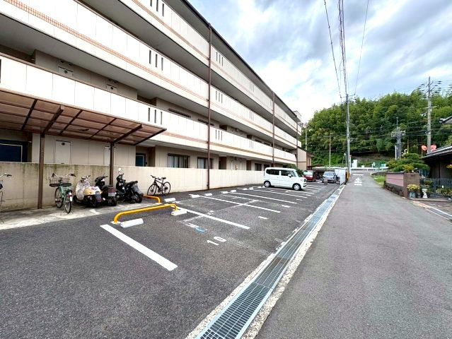 日吉マンションの駐車場