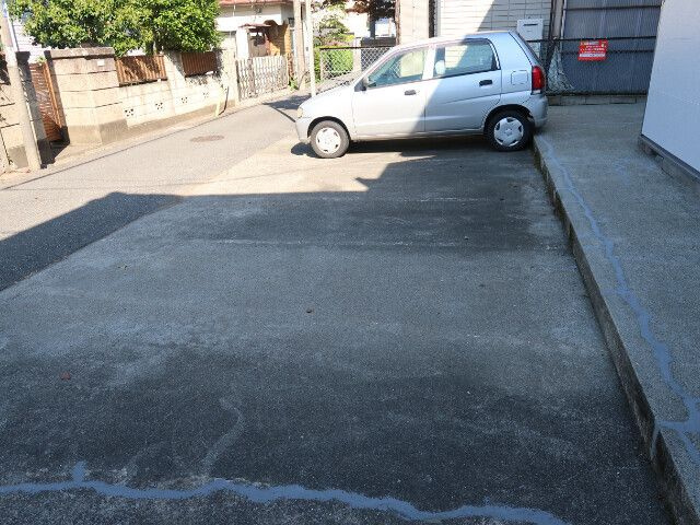 ハイム海神の駐車場