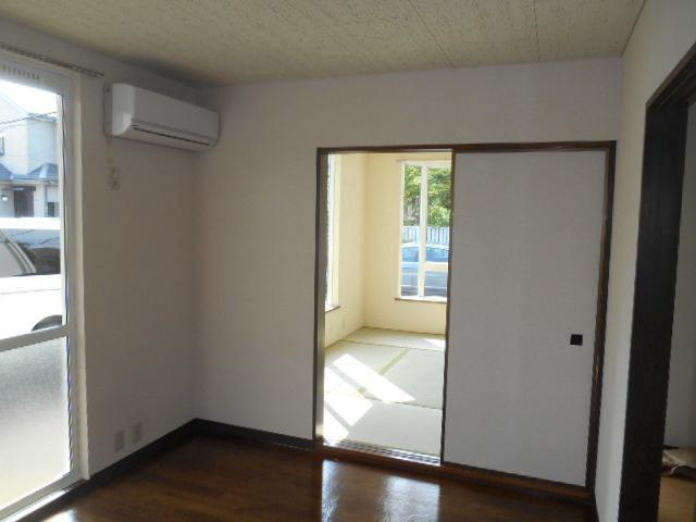 こちらの居間で趣味の時間をお楽しみください