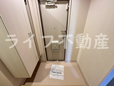 グランシャリオB棟の玄関|明るい玄関です