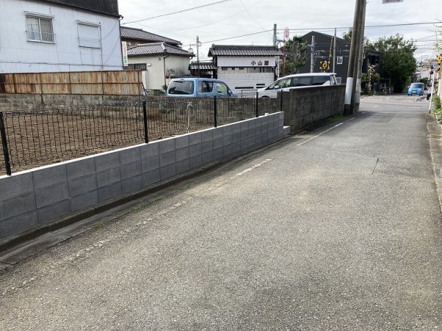 鴻巣市本町５丁目　新築一戸建て全１棟の前面道路含む現地写真|北西側道路