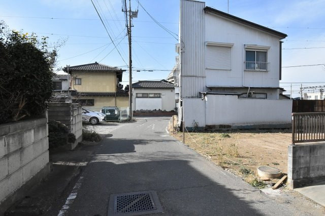 鴻巣市本町５丁目　新築一戸建て全１棟の前面道路含む現地写真|南東側道路